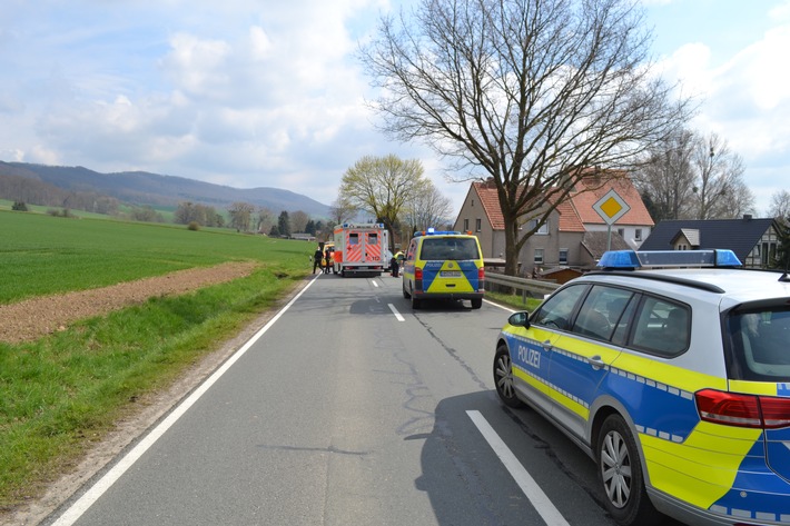 POL-HM: Radfahrer bei Harderode von Pkw erfasst und schwer verletzt