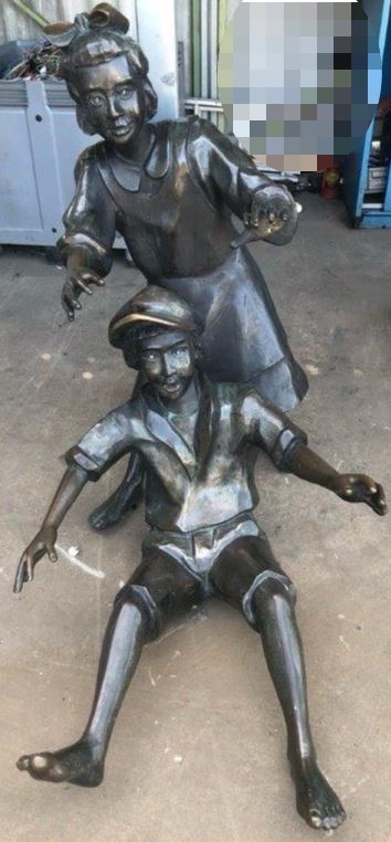 POL-MS: Aufmerksamer Zeuge entdeckt gestohlene &quot;Spielende Kinder&quot; - Polizei übergibt Bronzefiguren der Stadt Münster