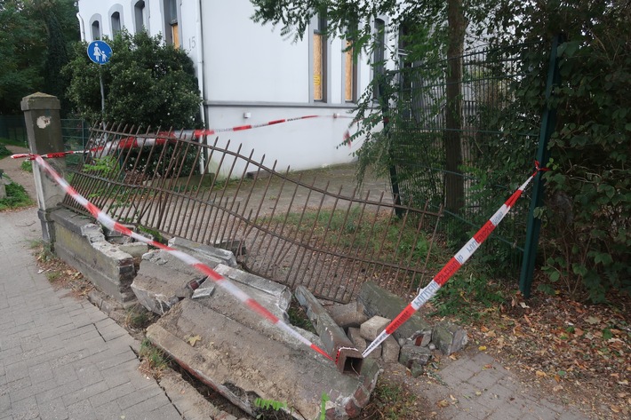 POL-DEL: Stadt Delmenhorst: Verkehrsunfall mit hohem Sachschaden