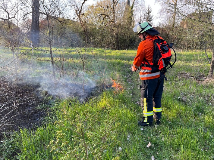 FW Celle: Flächenbrand am Fuhserandweg