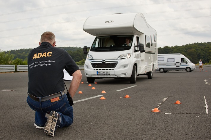 ADAC sucht "Camper des Jahres 2024" / Jetzt für die Vorrunden in Hessen und Thüringen bewerben