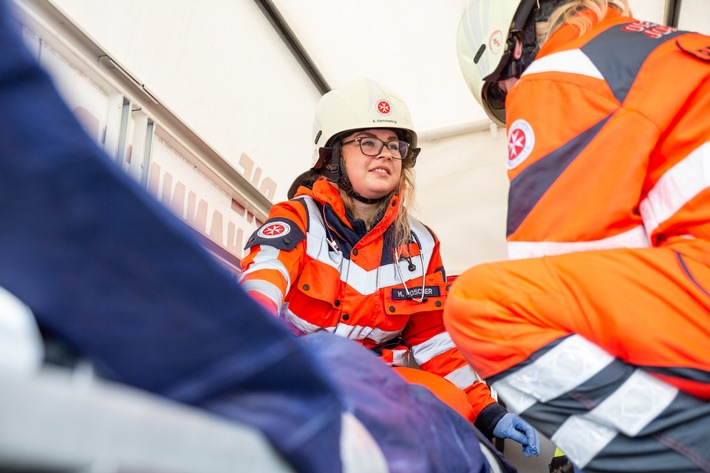 Gleicher Einsatz - gleiche Regeln / Zum Tag des Ehrenamts: Johanniter-Unfall-Hilfe dankt ihren Ehrenamtlichen und fordert Helfergleichstellung