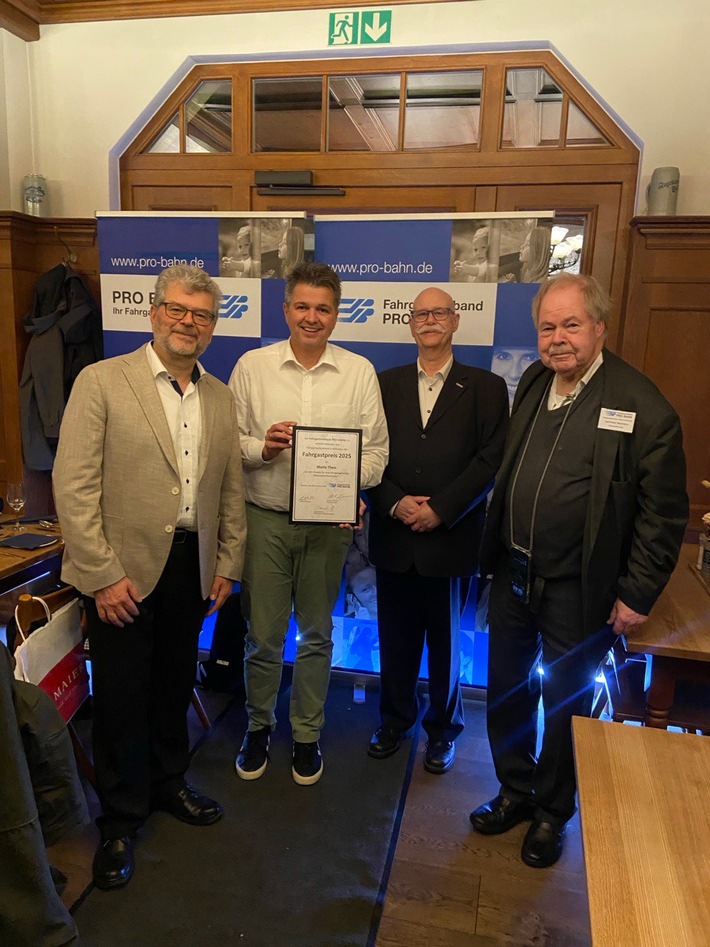Mario Theis mit Fahrgastpreis geehrt