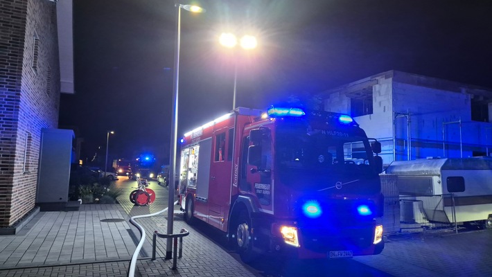 FW Düren: Feuer in Einfamilienhaus - Fünf Personen unverletzt gerettet