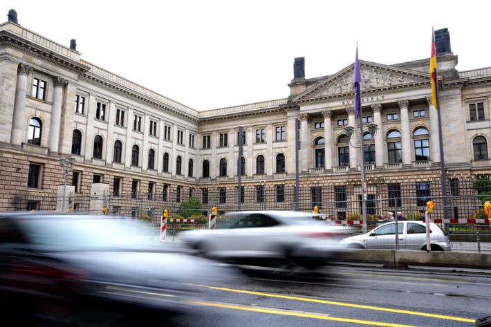 Ohne Fahrerlaubnis im Firmenwagen? DVR kritisiert geplante Lockerung von Kontrollen