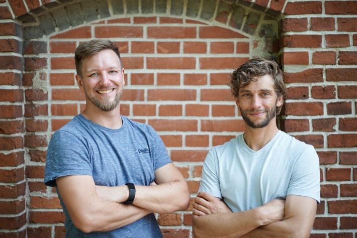 Sören Elser (li.) und Ralf Gehrer - Gründer und Geschäftsführer der ElevateX GmbH / Weiterer Text über ots und www.presseportal.de/nr/164915 / Die Verwendung dieses Bildes ist für redaktionelle Zwecke unter Beachtung ggf. genannter Nutzungsbedingungen honorarfrei. Veröffentlichung bitte mit Bildrechte-Hinweis.