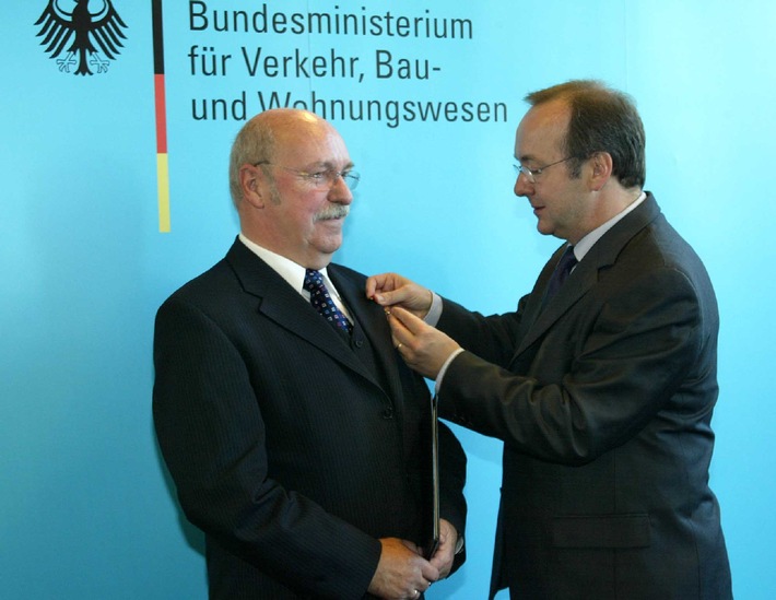 Prof. Dr. Claus Wolff mit dem Bundesverdienstkreuz ausgezeichnet