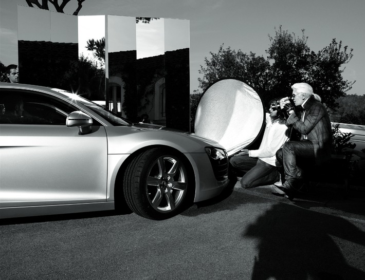 Karl Lagerfeld fotografiert den Audi R8