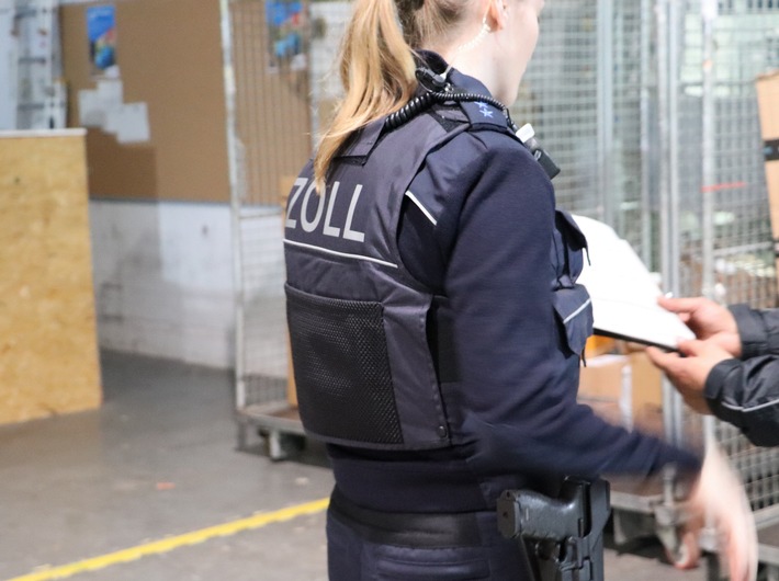 HZA-MS: Zoll prüft Kurier-, Express- und Paketdienstleister / Bundesweite Schwerpunktprüfung auch im Münsterland