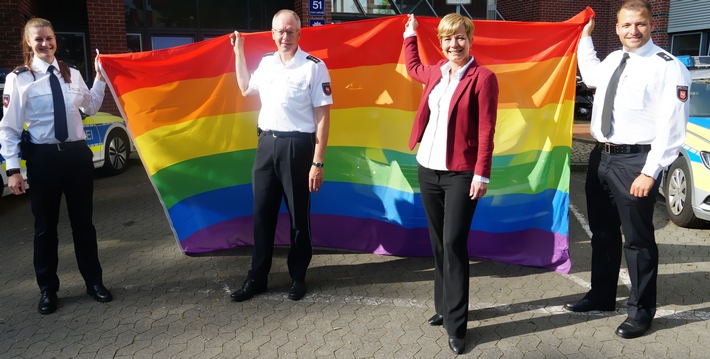 POL-GOE: IDAHOBIT: Polizeidirektion Göttingen zeigt Flagge - Regenbogenfarben wehen vor dem Dienstgebäude in der Groner Landstraße