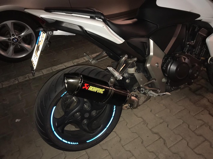 POL-NE: Unbekannte entwenden Motorrad aus Tiefgarage - Polizei bittet um Hinweise (Fotos anbei)