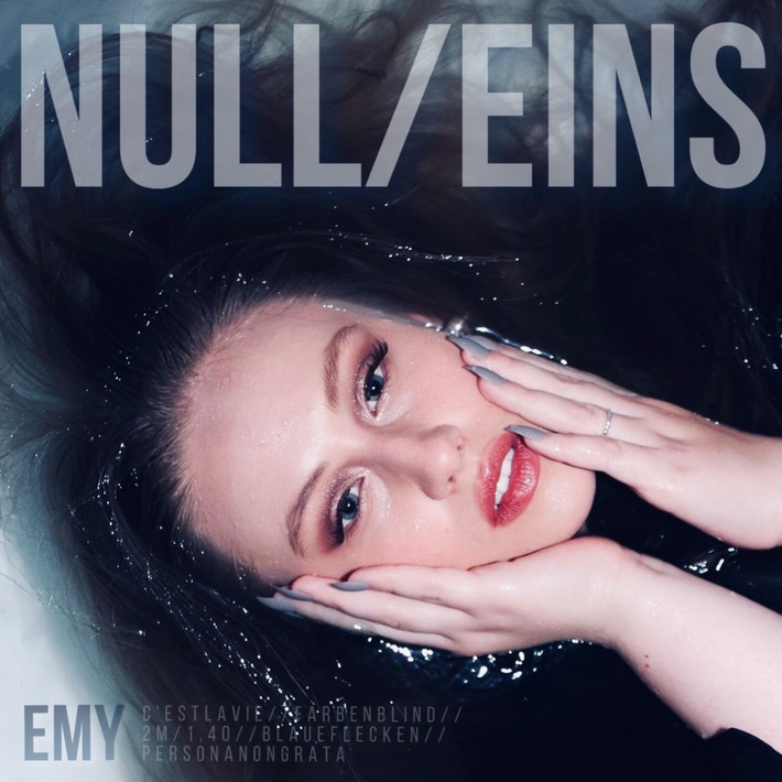 EMY veröffentlicht Debüt-EP &quot;Null/Eins&quot; mit tiefgründiger Single &quot;Persona non grata&quot;