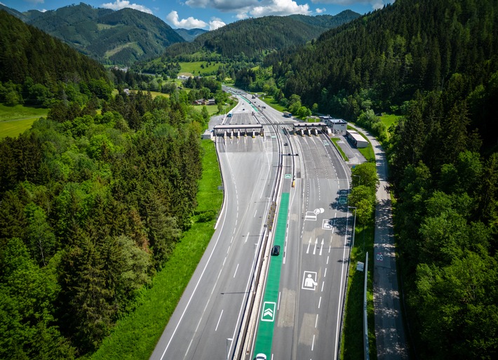 Entspannt in den Sommerurlaub starten / Digitale Streckenmaut und Autobahnvignette vor der Reise besorgen / Aufpassen: Unseriöse Online-Anbieter verlangen oftmals den doppelten Preis