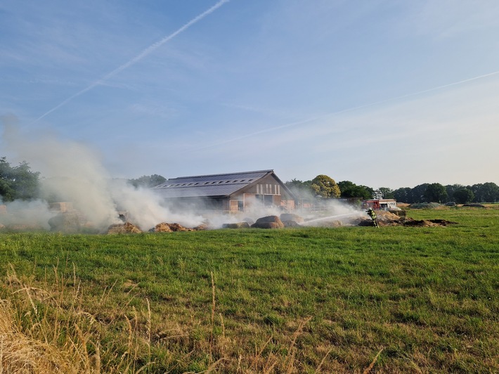 FW Bocholt: Feuer auf Bauernhof in Biemenhorst