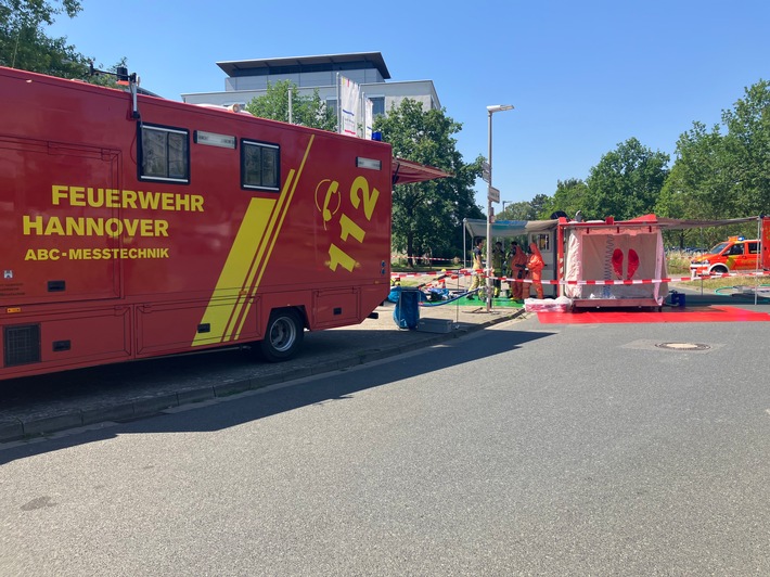 FW Hannover: Gefahrguteinsatz in Groß-Buchholz - zwei Leichtverletzte