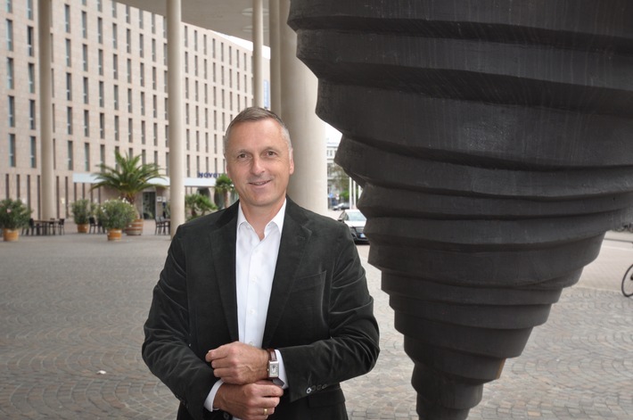 Bernd Kapferer / Weiterer Text über ots und www.presseportal.de/nr/182750 / Die Verwendung dieses Bildes für redaktionelle Zwecke ist unter Beachtung aller mitgeteilten Nutzungsbedingungen zulässig und dann auch honorarfrei. Veröffentlichung ausschließlich mit Bildrechte-Hinweis.