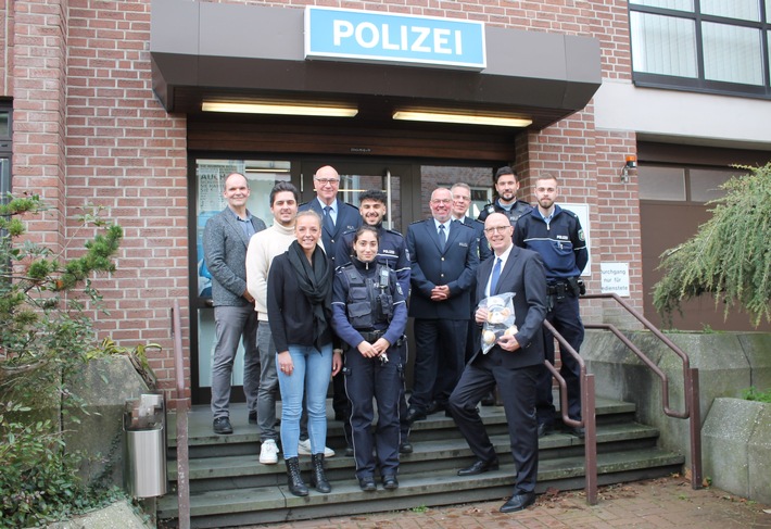 POL-KLE: Kreis Kleve - Auch an Heiligabend im Dienst / Landrat Christoph Gerwers bedankte sich bei den Beamtinnen und Beamten der Polizei