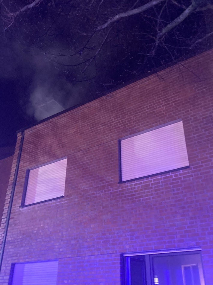 FW Bocholt: Wohnungsbrand am frühen Abend des Rosenmontagszuges im 3.OG eines Mehrfamilienhauses. Keine Personen verletzt.