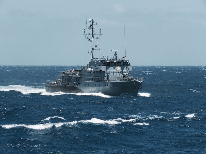 "Datteln" gewappnet - Kieler Minenjagdboot fährt unter NATO-Flagge