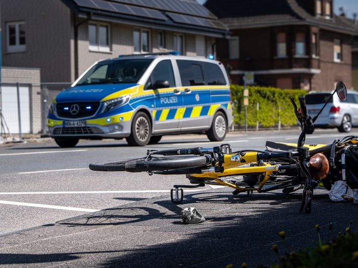 POL-WES: Wesel - Fahrradfahrer wird bei Verkehrsunfall schwer verletzt