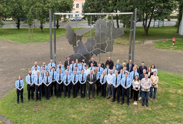 POL-MI: Polizeilicher Nachersatz im Kreishaus willkommen geheißen