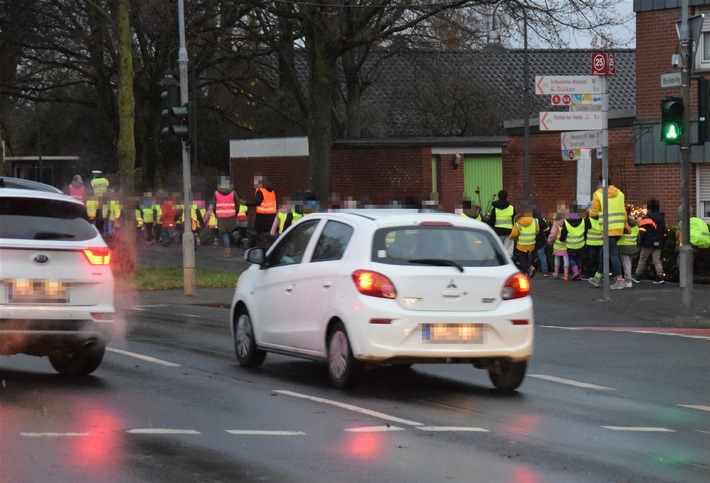 POL-VIE: Kreis Viersen: Aktion Glühwürmchen - Kinder waren leuchtendes Beispiel mit Appell an alle Autofahrer