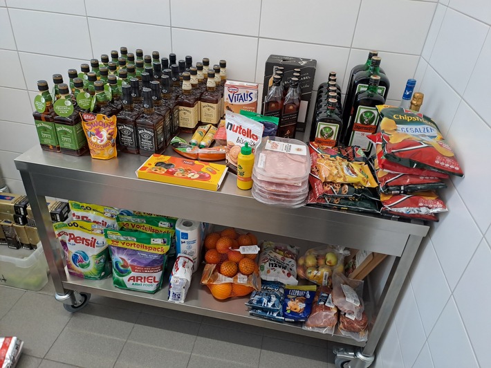 POL-EL: Nordhorn - Zwei Männer nach Diebstahl von Spirituosen und Lebensmitteln festgenommen (Foto)