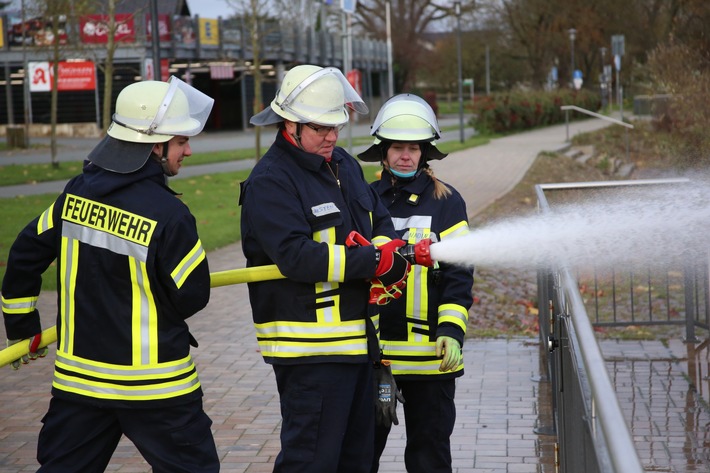 FW Beverungen: Nachwuchs für den Feuerwehrdienst / Truppmannlehrgang Teil 1 + 2 erfolgreich abgeschlossen