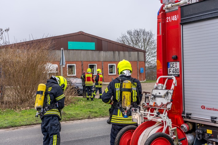 FW Flotwedel: Löschzug Eicklingen rückt zu defektem Gastank aus