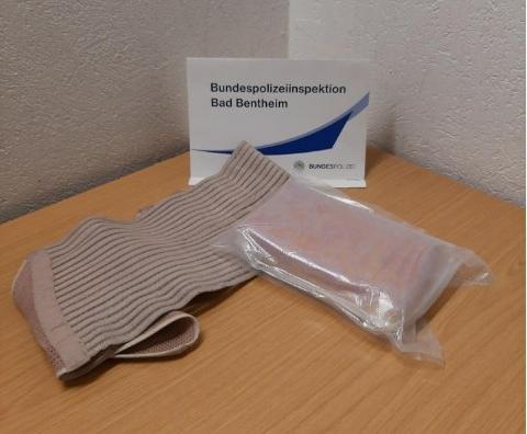 BPOL-BadBentheim: Drogen im Wert von 77.000 Euro um den Bauch gebunden/Drogenschmuggler in Untersuchungshaft