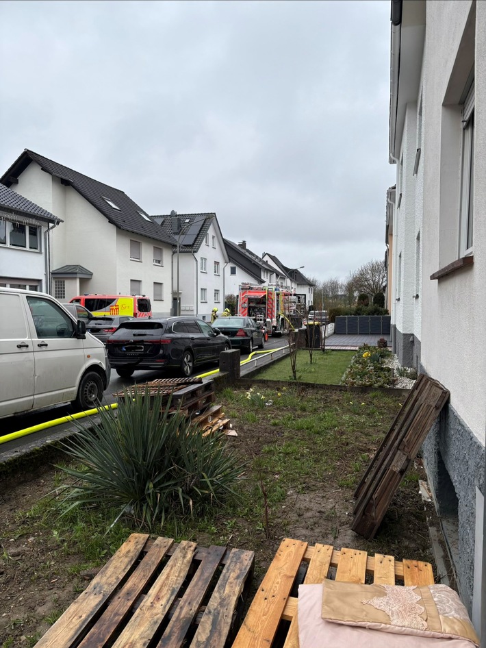 FW Paderborn: Gemeldeter Zimmerbrand in der Mälzerstraße