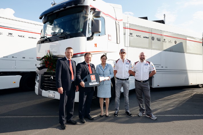 Vier Trucks an Sauber F1 Team übergeben (BILD)