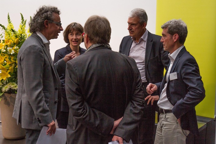 Ja zur Energiestrategie 2050: Coop, Migros, Weleda, Flumroc und Hunziker Partner geben ihr Votum ab