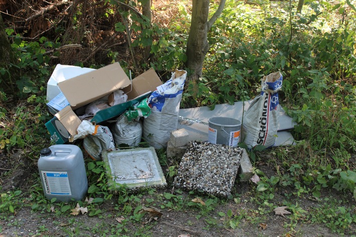 POL-PDMT: Müllablagerung im Früchter Wald