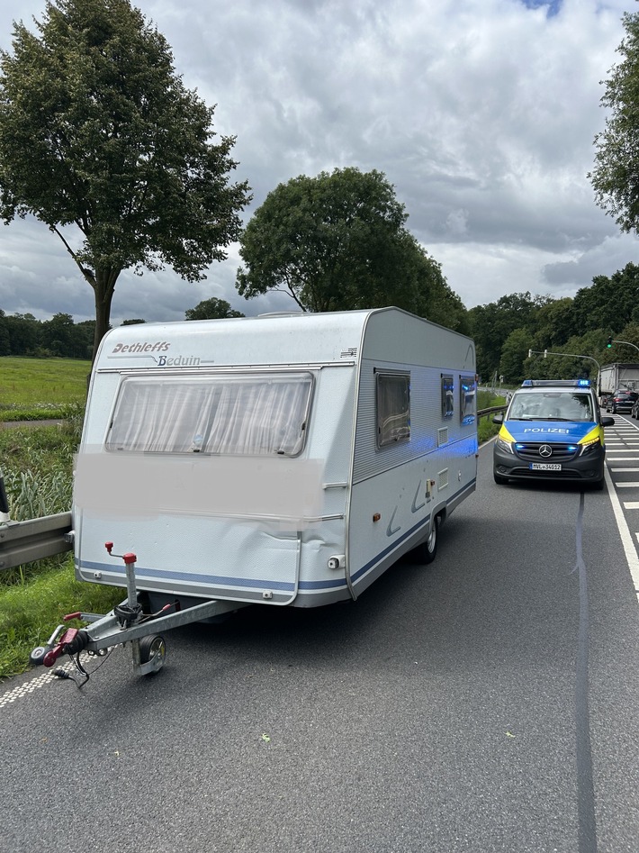 POL-NB: Wohnanhänger löst sich während der Fahrt