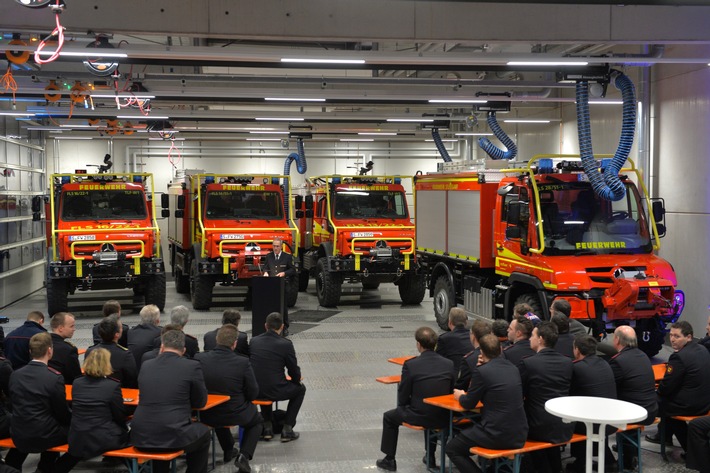 FW Stuttgart: Vier neue Sonderfahrzeuge für Waldbrände, Hilfeleistungen und den Katastrophenschutz an die Feuerwehr Stuttgart übergeben