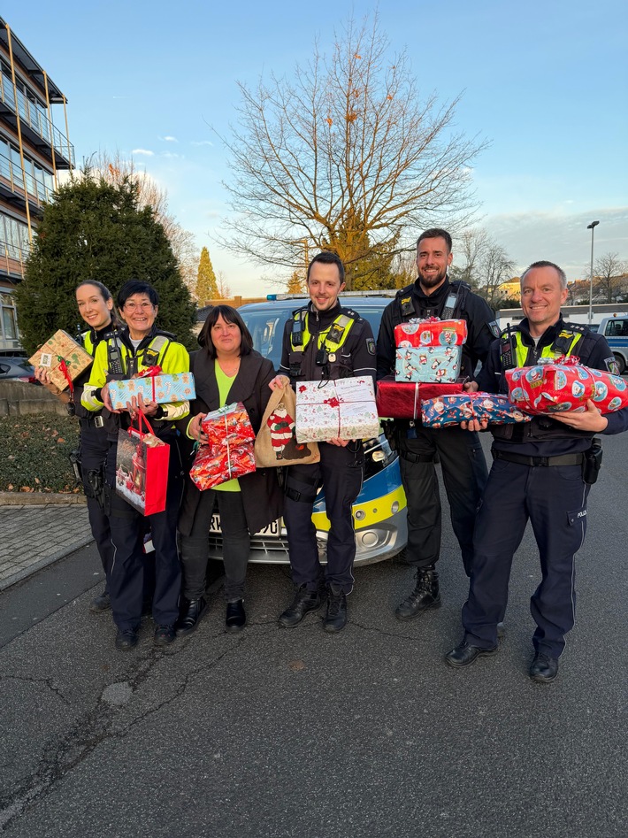 POL-DN: Aktion Engel: Polizei Düren schenkt Hoffnung und Weihnachtsfreude