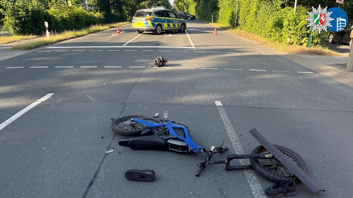 POL-OB: Kleinkraftrad zerstört - Kreuzungsunfall mit 18-Jährigem
