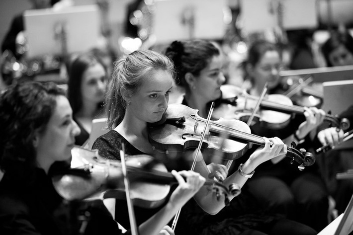 SJSO Schweizer Jugend-Sinfonie Orchester: Das Konzertprogramm umfasst bei der diesjährigen Herbsttournee 2013 gleich drei Werke aus unterschiedlichen Epochen (Bild)