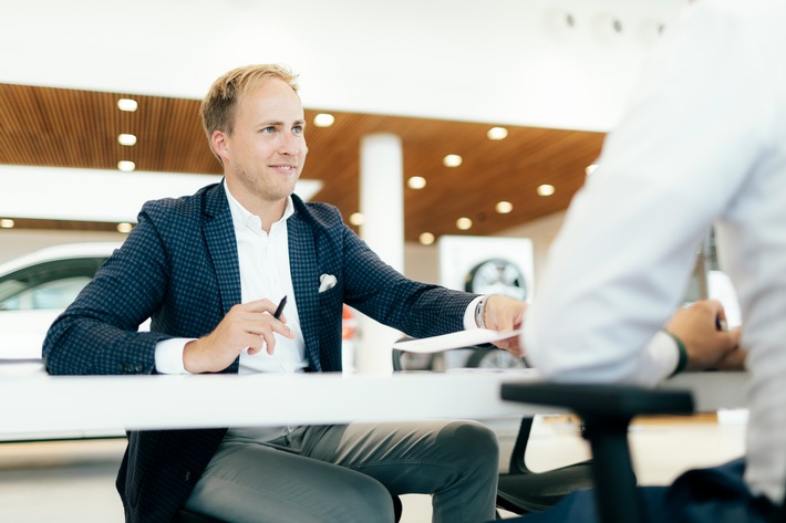 Personalbeschaffung im Wandel: Wie Autohäuser innovative Methoden nutzen, um Bewerber zu gewinnen