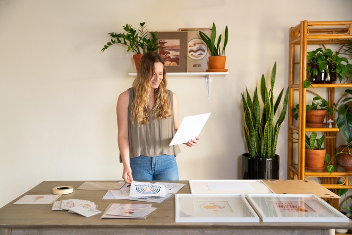 48 % der selbstständigen Frauen in DACH sind die Hauptverdienerinnen im Haushalt - GoDaddy-Studie zeigt Trends auf