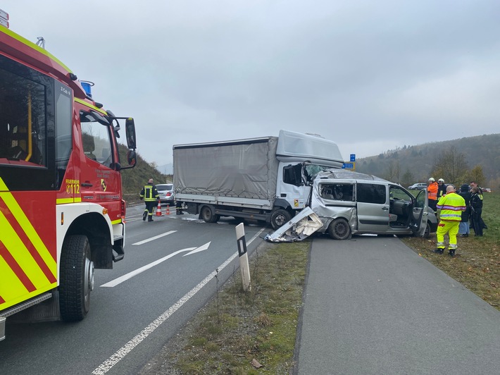 FF Olsberg: Unfall am Autobahnzubringer in Olsberg