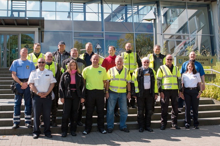 POL-OH: Mit Bike und Polizei quer durch die Heimat: Strahlende Gesichter bei den Biker-Safety-Touren