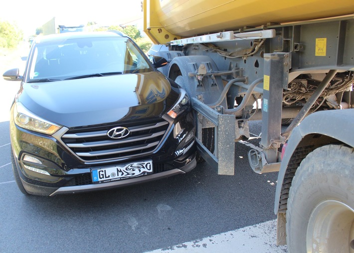 POL-RBK: Wermelskirchen- Streit zwischen Autofahrerin und Lkw-Fahrer eskaliert