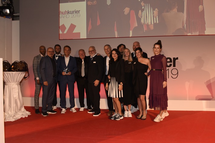 Skechers erhält Award für die Beste Marke 2019 von Schuhkurier