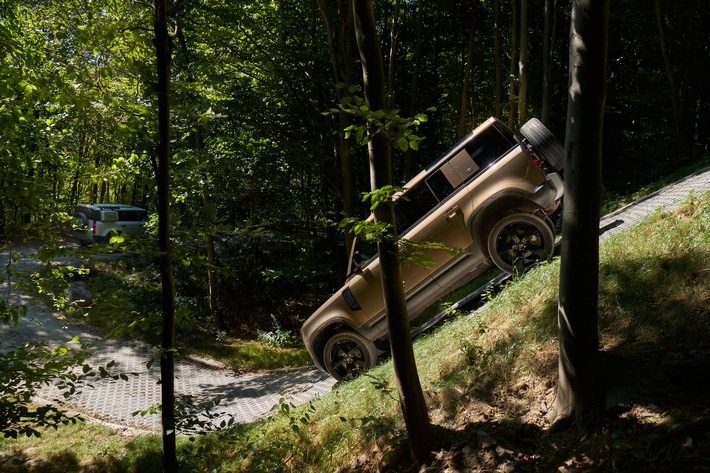 Offroad und Abenteuer in neuer Dimension: Land Rover eröffnet das neue Land Rover Experience Center 2.0 in Wülfrath