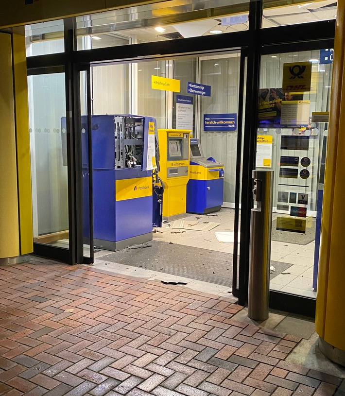 POL-ME: Erstmeldung: Unbekannte sprengten Geldautomaten - Hilden - 2301060