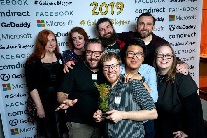 Das Team des Factchecking-Blogs Volksverpetzer wurde am 9. März 2020 in Berlin mit dem Goldenen Blogger als "Blogger*In des Jahres" ausgezeichnet. Weiterer Text über ots und www.presseportal.de/nr/129069 / Die Verwendung dieses Bildes ist für redaktionelle Zwecke honorarfrei. Veröffentlichung bitte unter Quellenangabe: "obs/Die Goldenen Blogger/Stefan Kny"