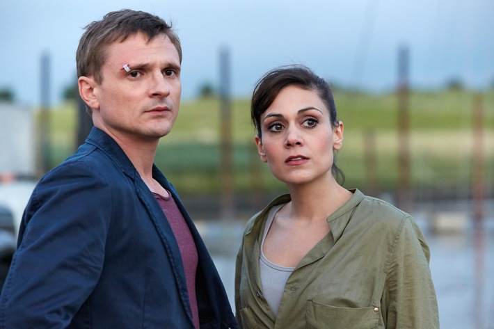 "Friesland - Irrfeuer": ZDF dreht vierten Film der Samstagskrimireihe mit Florian Lukas und Sophie Dal (FOTO)