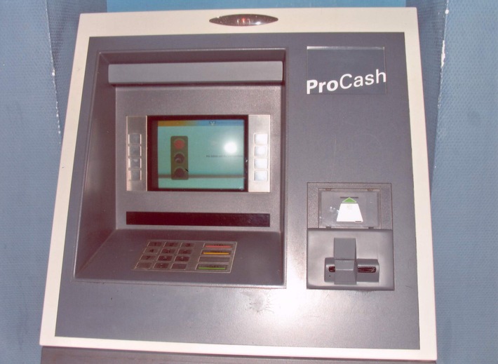 POL-F: 070119 - 0071  Innenstadt: Manipulation an einem Geldautomaten